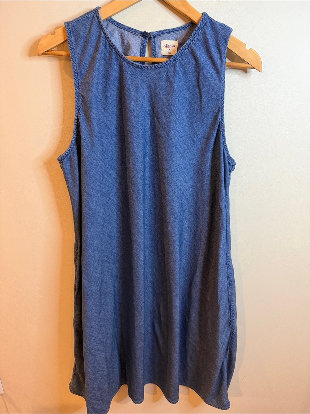 5/$25!! GAP Blue Sleeveless Denim-Style Shift Dress
